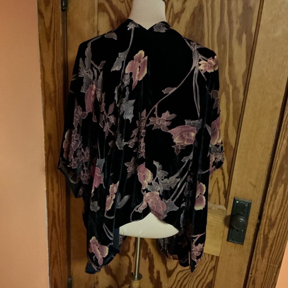 Urban Outfitters Entro Floral Velvety Kimono - Picture 9 of 11